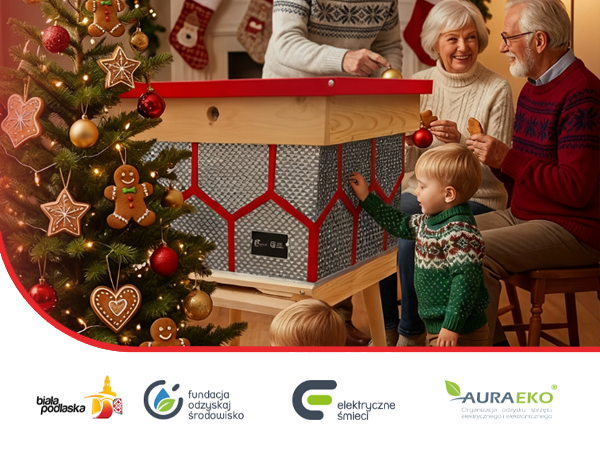 Dziadkowie przy choince